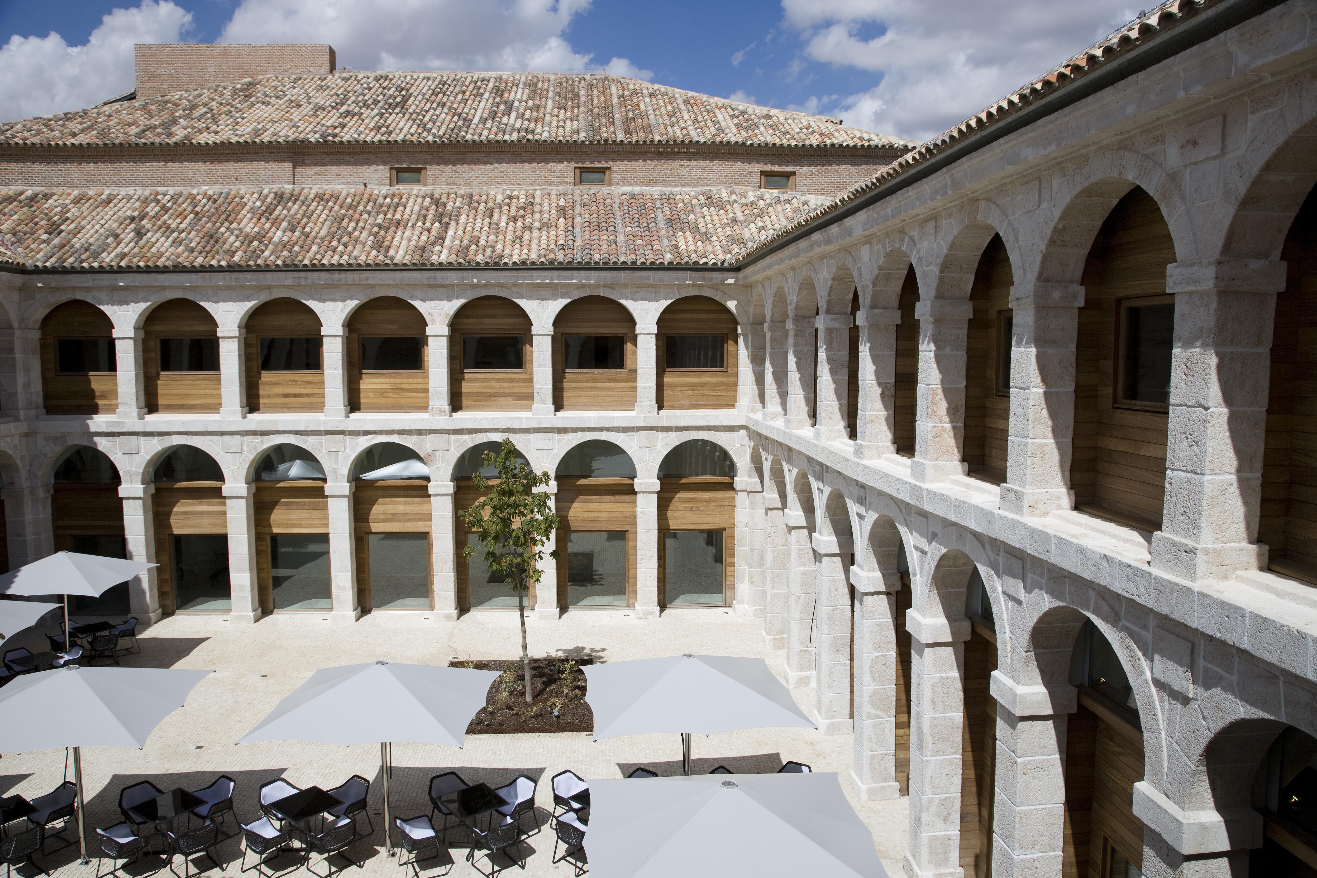 Parador De Alcalá de Henares Exteriör bild